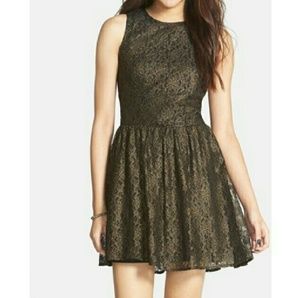 Frenchi black lace gold accents sz. 11 NWT
